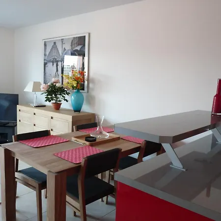Appartement One Bedroom In Very Close To The Palais With A Private Balcony And Aircon 961 Cannes