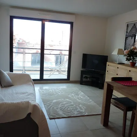 Appartement One Bedroom In Very Close To The Palais With A Private Balcony And Aircon 961 Cannes