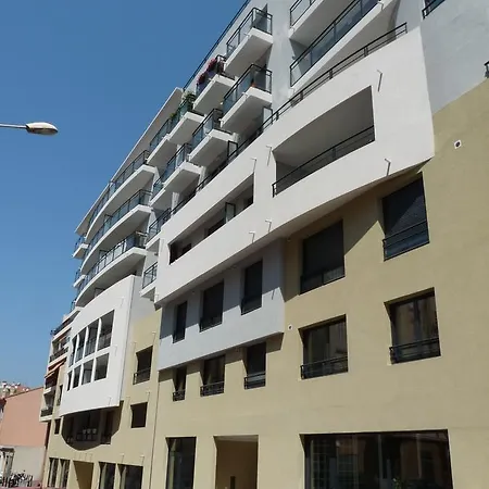 One Bedroom In Very Close To The Palais With A Private Balcony And Aircon 961 * Канны