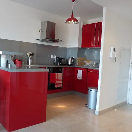 One Bedroom In Very Close To The Palais With A Private Balcony And Aircon 961 * Канны
