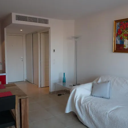 One Bedroom In Very Close To The Palais With A Private Balcony And Aircon 961 Апартаменты Канны